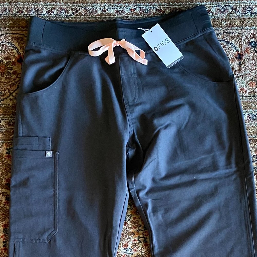Brand New with Tag Grey Cargo kade figs scrub pants Tall size small